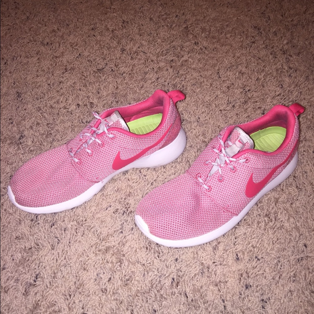 Nike Tennis Shoes